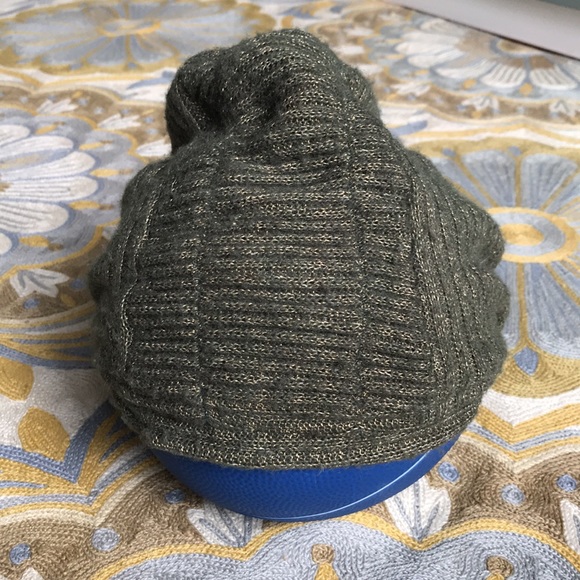 EUC slouchy reversible hat green/gold and gray - Picture 2 of 10
